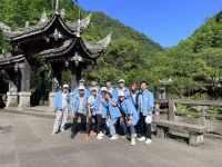 包吃住买社保服务员