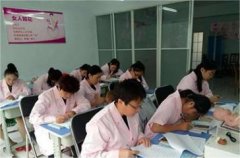 保姆月嫂育儿嫂老人陪护，送家政险，提供不住家保姆、住家保姆服